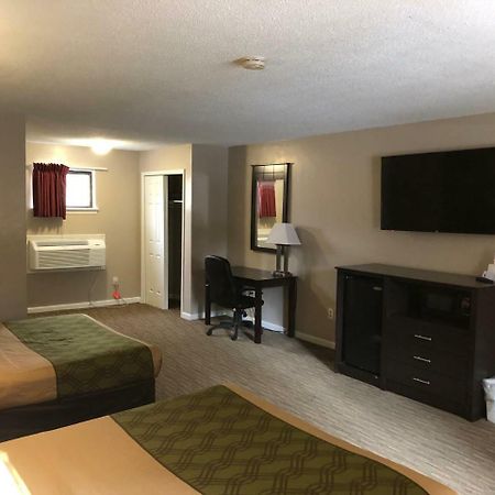 Rodeway Inn Groton Εξωτερικό φωτογραφία